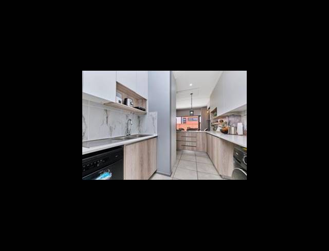 3 BEDROOM TOWNHOUSE FOR SALE IN BARBEQUE DOWNS